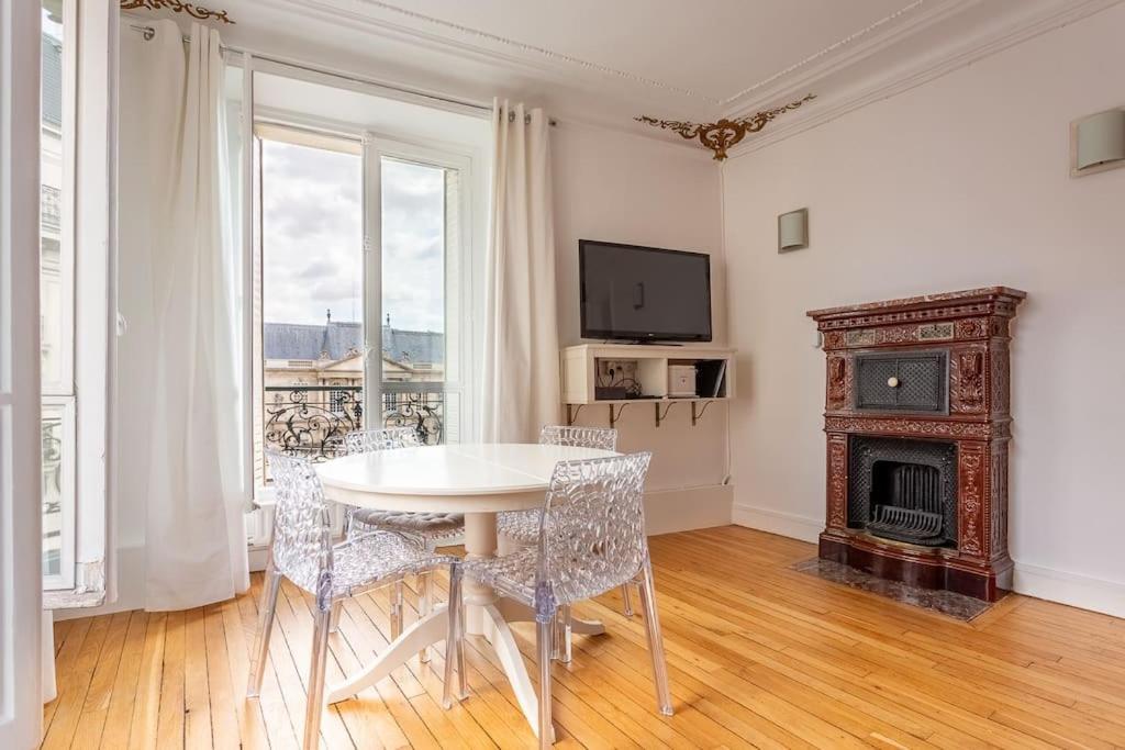 Ferienwohnung Le Marais, Fantastic View On Archives Nationales Paris Exterior foto
